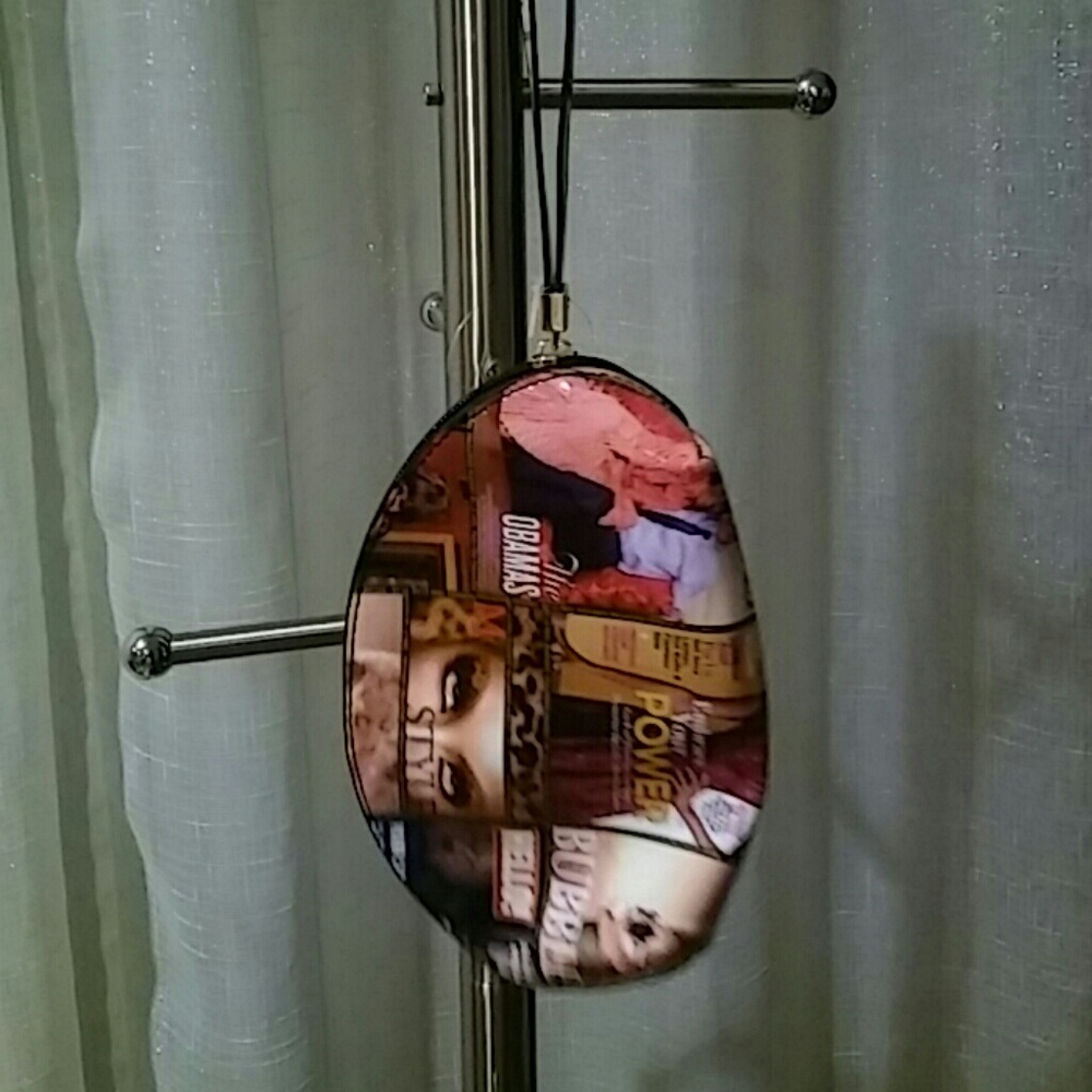 Handbags - Picture 5 of 5